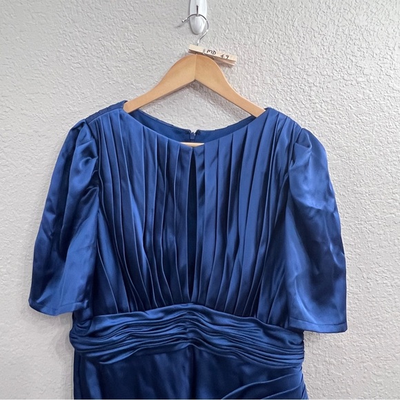 MAC DUGGAL PUFF SLEEVE PLEATED BODICE DRAPED GOWN IN MIDNIGHT BLUE SIZE 14 - Picture 5 of 16